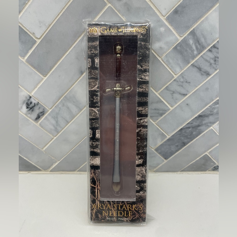 Urban Decay - Game of Thrones makeup brush - Arya Stark’s “Needle”